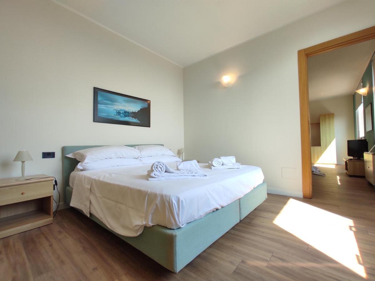 Genova Business Homes Luaran gambar